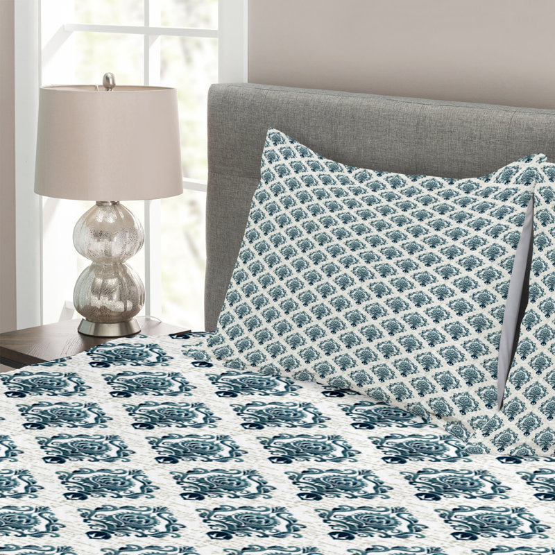 Damask Bedspread with Pillow Shams Included, 220 x 264 cm