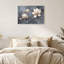 Art mural sur toile de fleurs de magnolia sur fond gris avec éclaboussures dorées-322644261