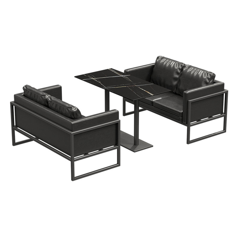 Ensemble de table et chaises de style industriel