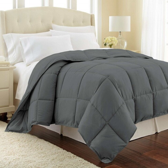 Édredon surdimensionné en duvet synthétique facile d'entretien avec bordure passepoilée et boucles aux coins Vilano Springs®