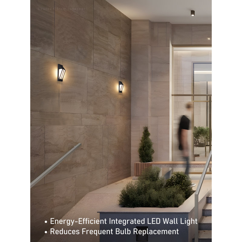 Maleana Aluminium LED Wall Light