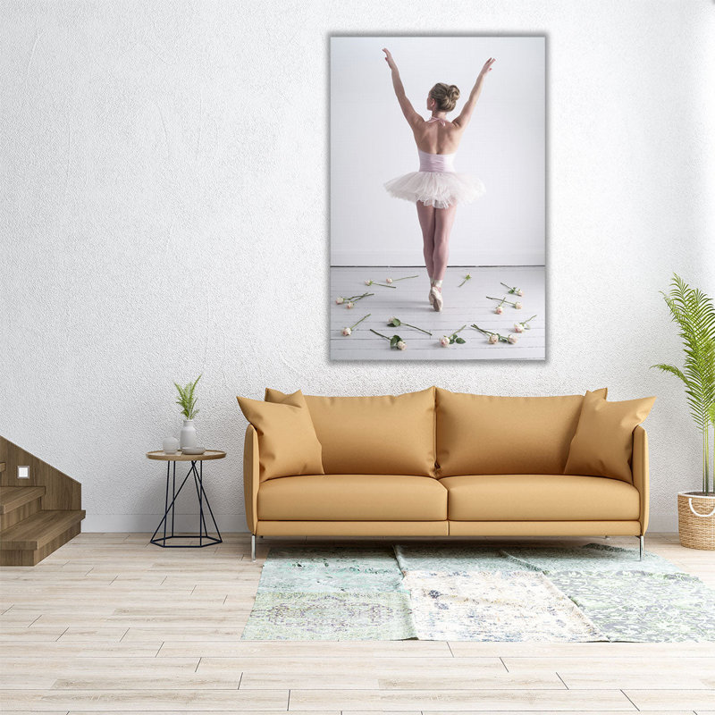 «Young Ballerina Dancing with Roses on the Floor», reproduction d'art sur toile, H 30 po x l 20 po