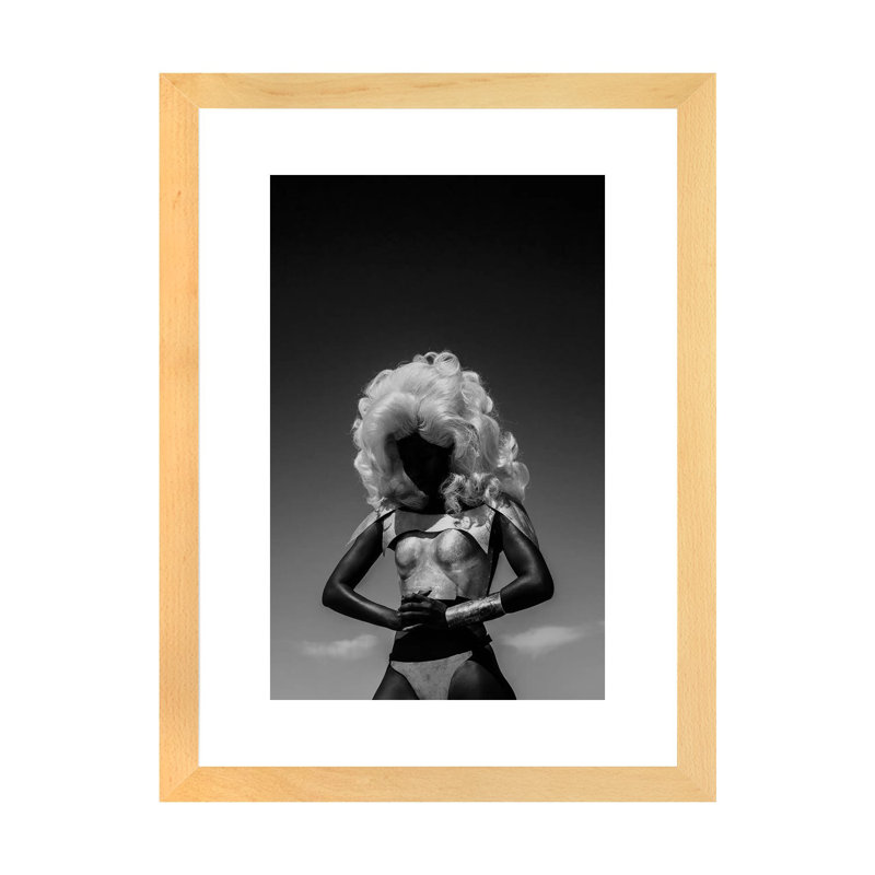 « Warrior Queen » par Gregory Prescott-impression, Toile avec cadre en bois beige, Blanc, H 32 po x l 24 po x P 1 po