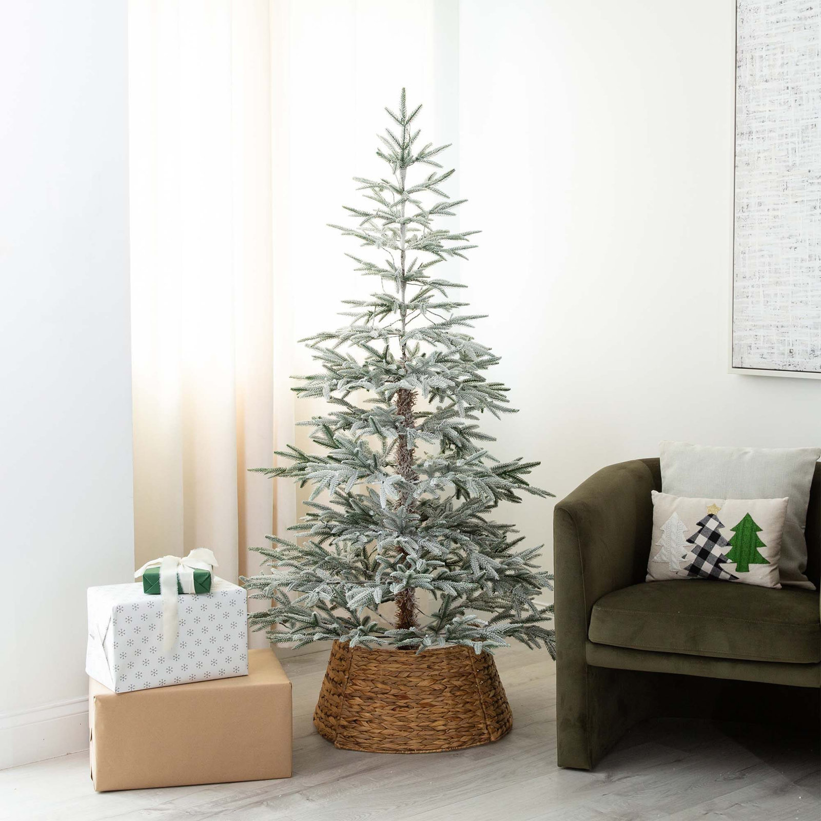 Pre-Lit Artificial Flocked Woodland Fir Christmas Tree with 150 Warm White LED Lights, 6ft