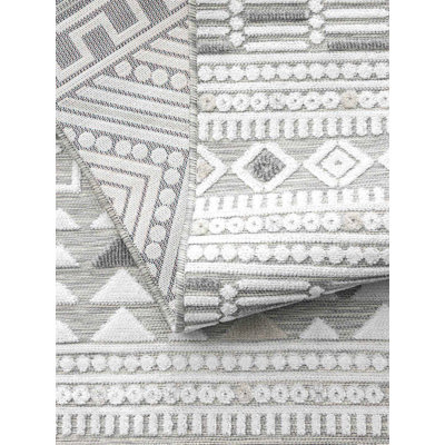 Adewumi Geometric Shapes Indoor / Outdoor Area Rug