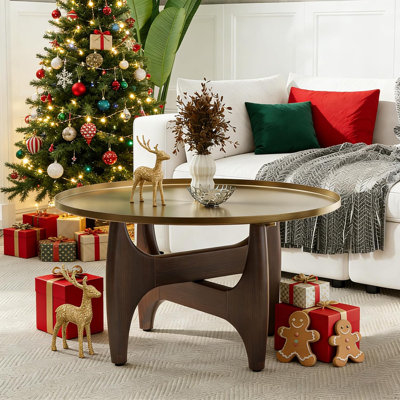 Table basse ronde avec plateau en or brossé et base en noyer massif