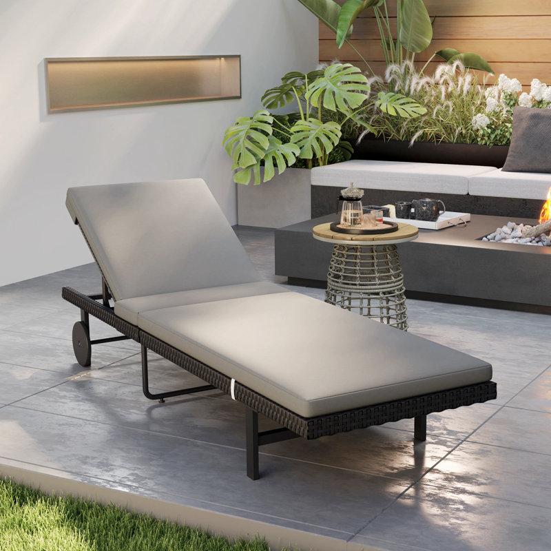 Chaise longue en rotin PE, dossier réglable à 5 niveaux, gris