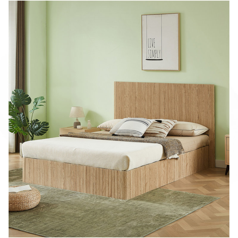 Cadre de lit grand format avec rangement relevable, lignes courbes en bois ondulé, rangement hydraulique / pas de sommier, chêne.