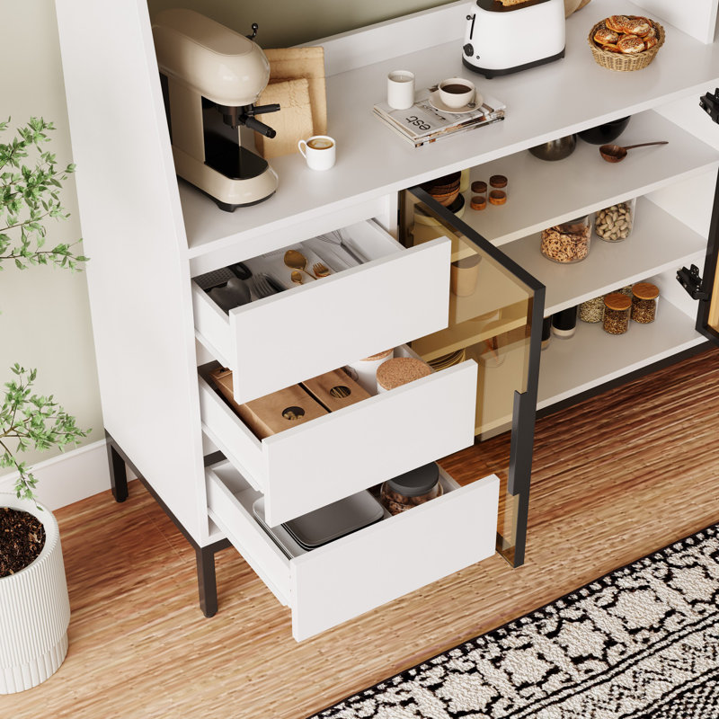 L'armoire latérale moderne peut contenir des verres à vin