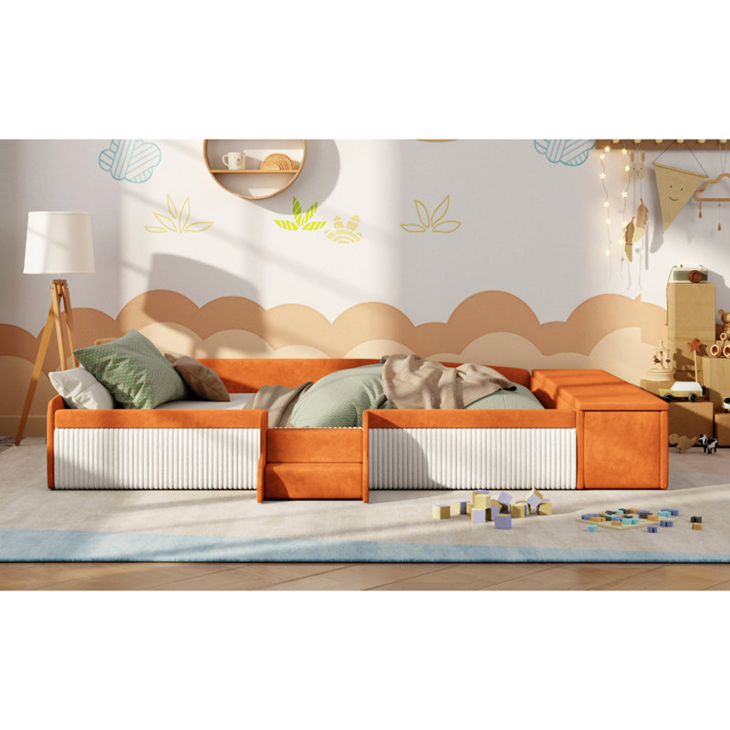 Grand lit de jour en velours avec escalier, rangement avec vérin à gaz, contraste de couleur brun + blanc et garde-corps rembourrés pour une chambre à coucher élégante avec revêtement en velours brun + blanc, moderne