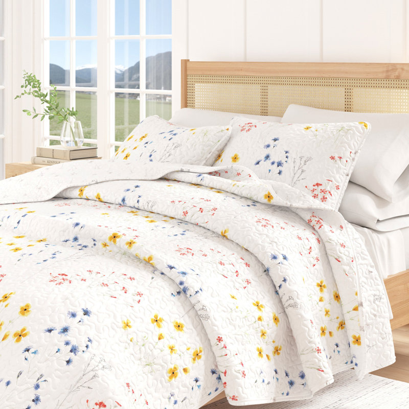 Bright & Colorful Tiny Floral Quilt Set with Shams, Twin / Twin XL Quilt + 1 Standard Sham
