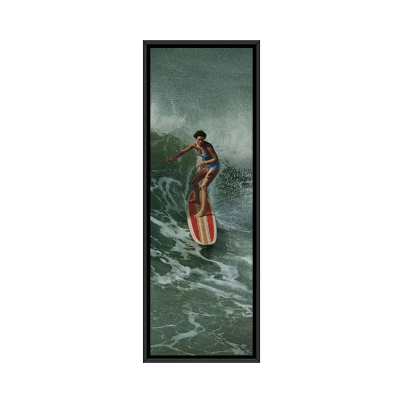 « fille surfing », impression sur toile, H 72 po x l 24 po x P 1,5 po, Cadre noir
