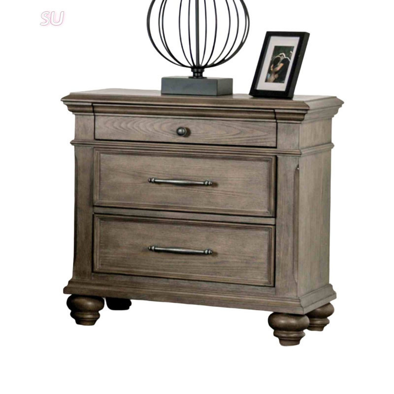 Table de chevet vieillie avec boutons ronds, glissières à roulement à billes et pieds en oignon pour les chambres à coucher transitionnelles