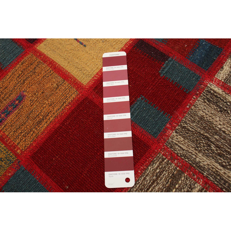 Tapisserie rouge Yama Patchwork 5 pi 7 po x 7 pi 8 po