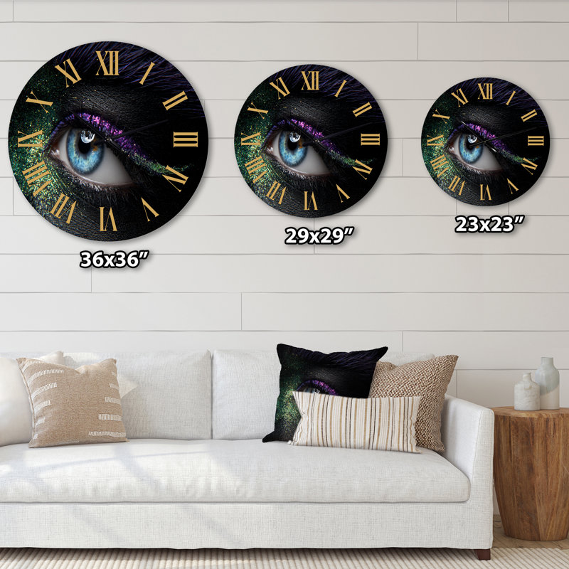 Horloge murale moderne avec yeux féminins et pigments verts et mauves, Surdimensionné
