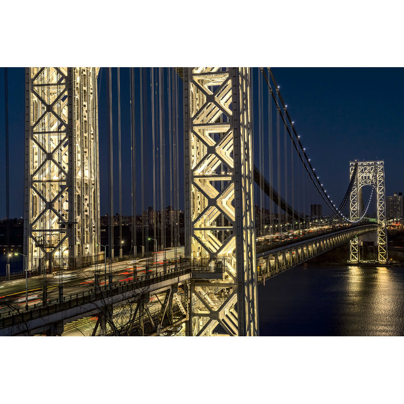 «Qaim Illuminated George Washington Bridge» par Franklin Kearney - reproduction d'art sur toile tendue, H 24 po x l 36 po