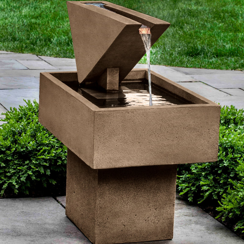 Fontaine en béton Triad, Pierre calcaire vieillie