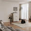 Grande armoire de rangement multifonctionnelle blanche et naturelle avec détails sculptés
