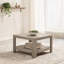 Table basse carrée avec finition gris ardoise et rangement à deux niveaux, idéale pour l'organisation du salon