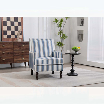 Fauteuil d'appoint vintage capitonné avec pattes en bois massif, tissu en lin rayé bleu et blanc et élégante garniture cloutée pour salon