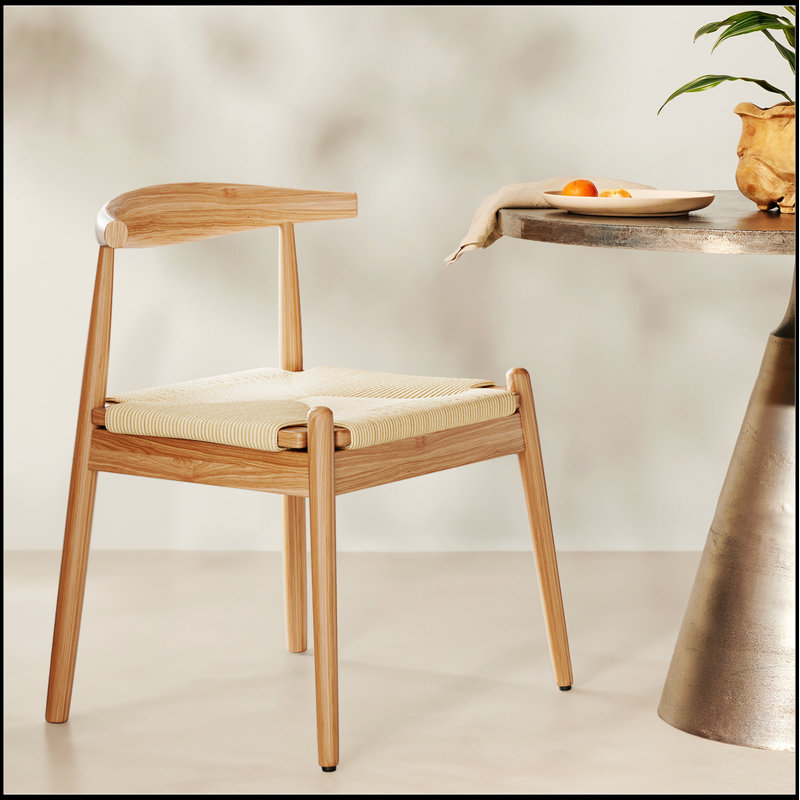 Tabourets à hauteur de comptoir en tissu brun clair Biony avec garniture cloutée, ensemble de 2, pour des sièges élégants et confortables dans les cuisines et les salles à manger modernes.
