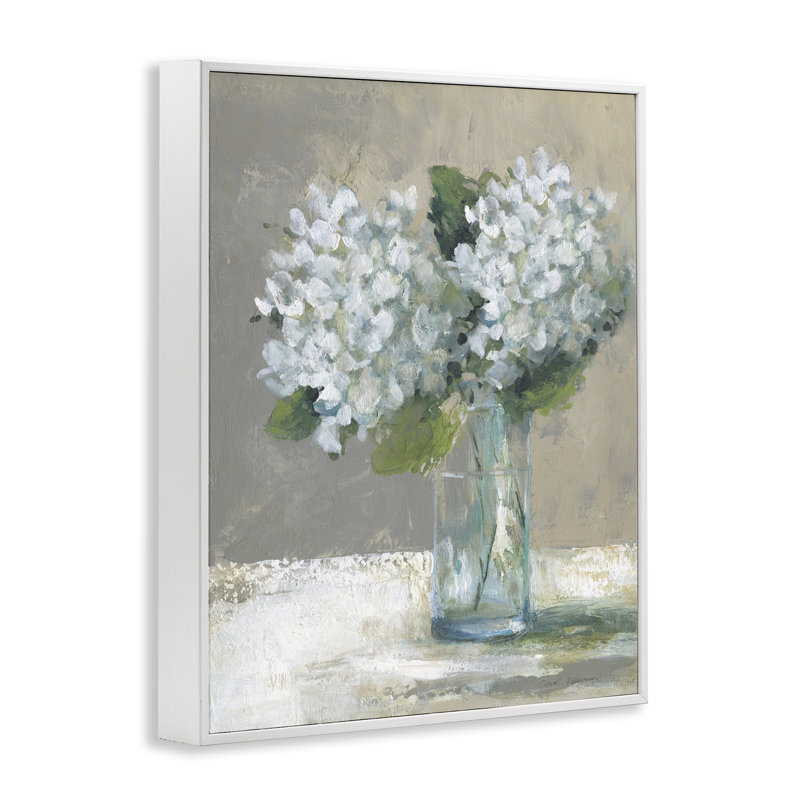 Vase en verre blanc avec hortensias blancs, estampe numérique, design par Carol Robinson, H 14 po x l 11 po