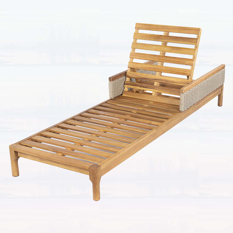 Chaise longue en bois d'acacia avec coussins beiges et osier, pour se détendre sur la terrasse extérieure