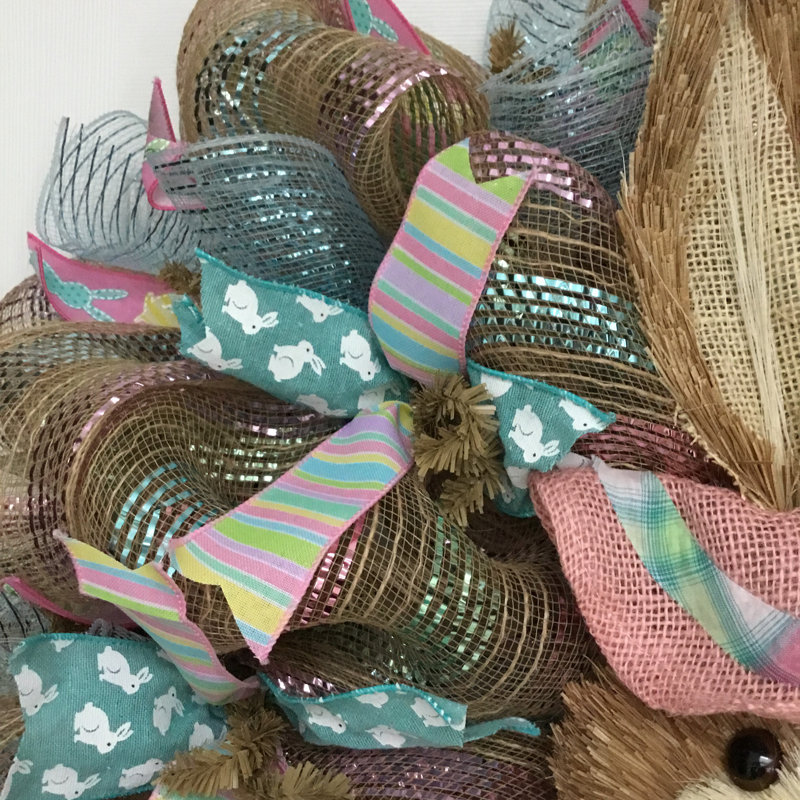 Couronne de Pâques avec un chapeau de lapin