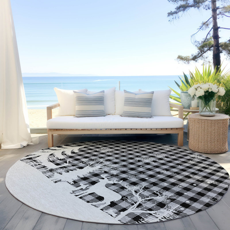 Machine Washable Indoor/Outdoor Christmas Reindeer Xhevrie Gray Rug, Round 8'