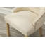 Ensemble de deux fauteuils à oreilles capitonnés en bois massif brun clair avec têtes de clous, pour un siège confortable et élégant-386785112
