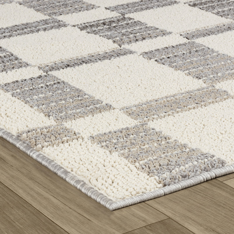 Tapis gris et beige à carreaux délavé