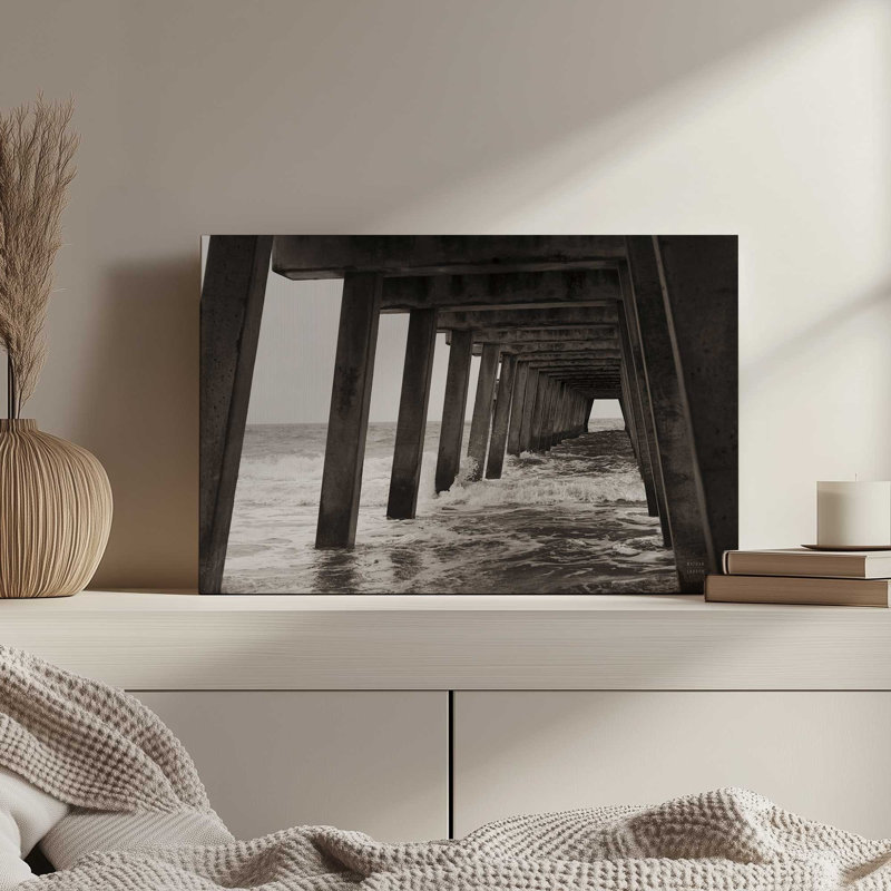 «Pier Angles I» par Nathan Larson, reproduction d'art sur toile, H 24 po x l 36 po, Toile tendue, Ne s’applique pas
