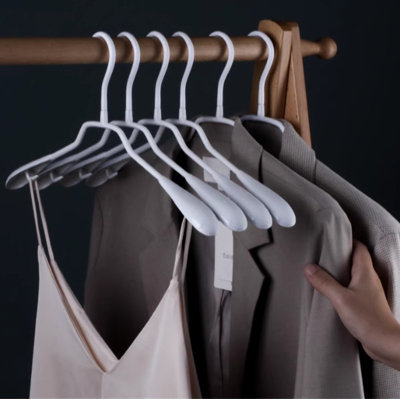 Non-Slip Powder-Coated Metal Hangers
