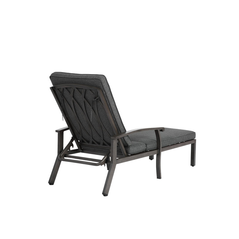 Fauteuil lounge en fonte d'aluminium gris avec assise tressée, réglable et équipé de roulettes pour un confort optimal. Entretien facile.
