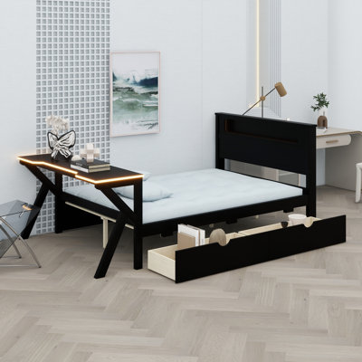 Lit plateforme en bois avec tête de lit à DEL