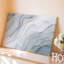 Toile d'une composition abstraite sereine avec de douces vagues fluides d'art mural translucide blanc et gris pâle entrecoupées d'art mural sur toile-389537172