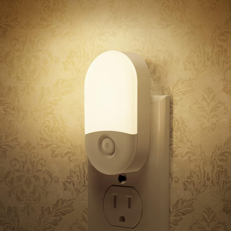 Veilleuses à DEL à brancher dans un ensemble de 4 veilleuses à DEL avec capteurs de lumière 3060LM veilleuses pour chambre d'enfant, lumière murale à branchement automatique 3000K 0,6 W pour le couloir de la chambre à coucher
