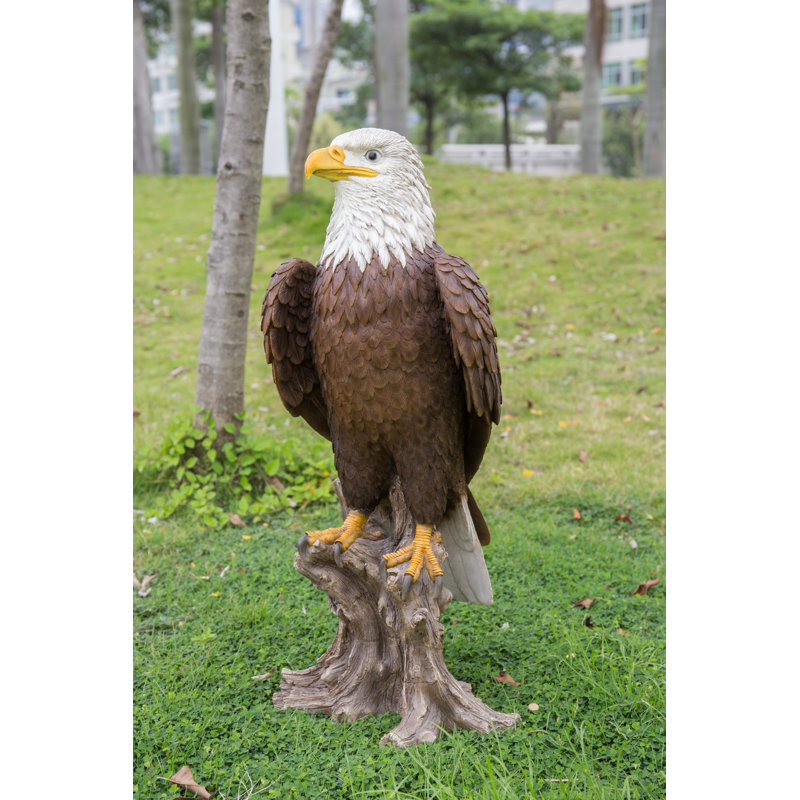 Statue aigle à tête blanche sur souche, H 26,8 po x l 11,7 po