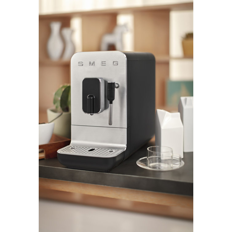 Smeg BCC02 Automatic Coffee Machine With Milk Frother - Crema