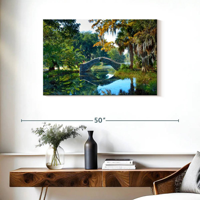 Lilie Bridge Over Pond, H 24 po x l 36 po