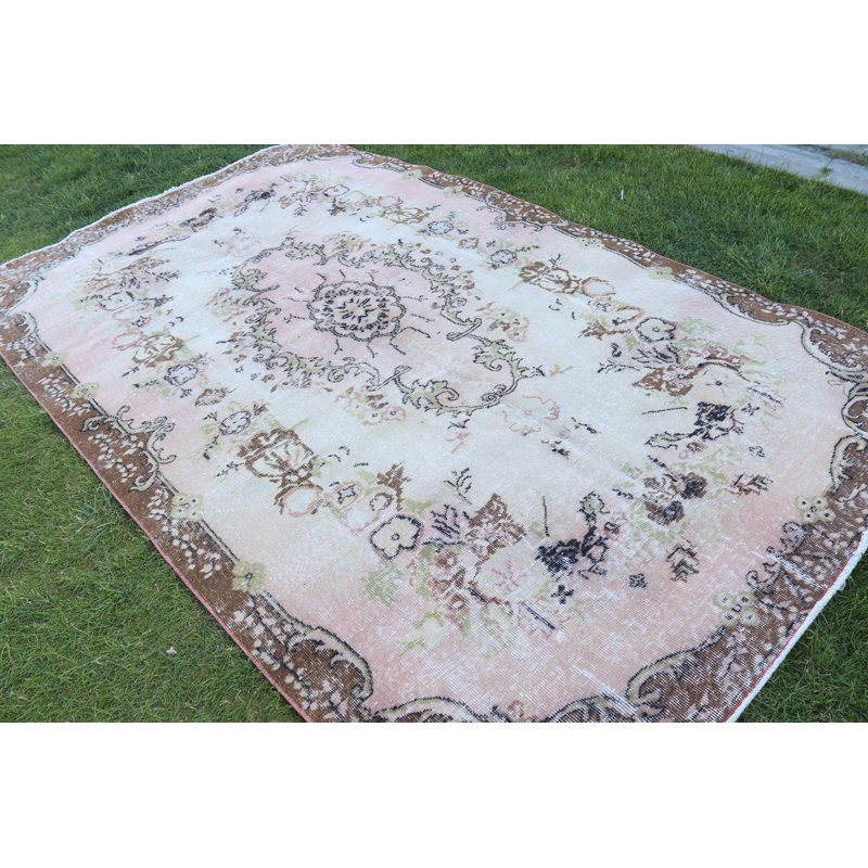 Tapis Oushak antique en laine beige - idéal pour rehausser l'élégance du salon