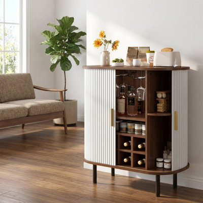 Armoire à vin de 28 pouces de style moderne avec un support pour 8 bouteilles, 5 tablettes réglables, 2 supports en verre et des portes coulissantes coulissantes