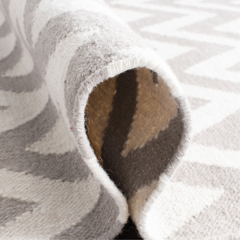 Vanderhoof Hand Woven Flat Weave Wool/Cotton Chevron Rug in Gray/Ivory, Rectangle 8' x 10'