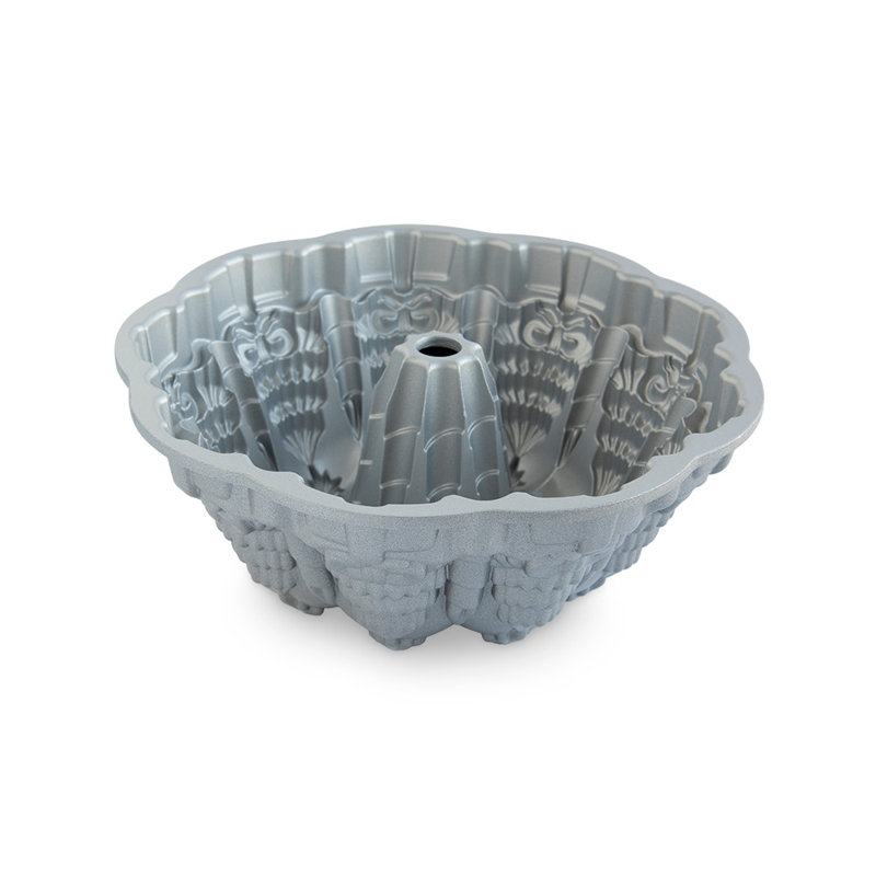 Nordic Ware Cast Aluminum Non-Stick Novelty Round Pan