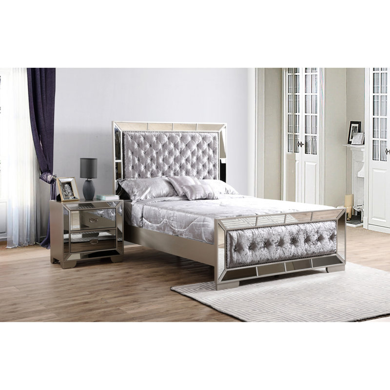 Élégant lit double couleur champagne argenté, H 64 po x l 60 po x P 87 po, avec construction pour chambre à coucher