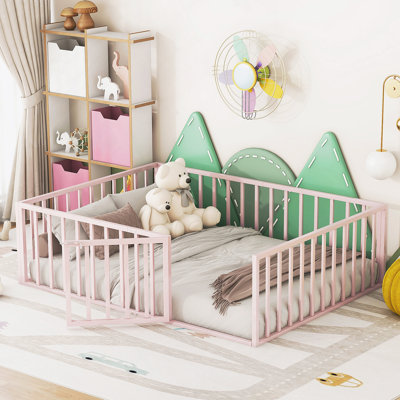 Structure de lit polyvalente pleine grandeur avec clôture et porte ouvrable, idéale pour les jeux d'enfants, la lecture et les espaces créatifs