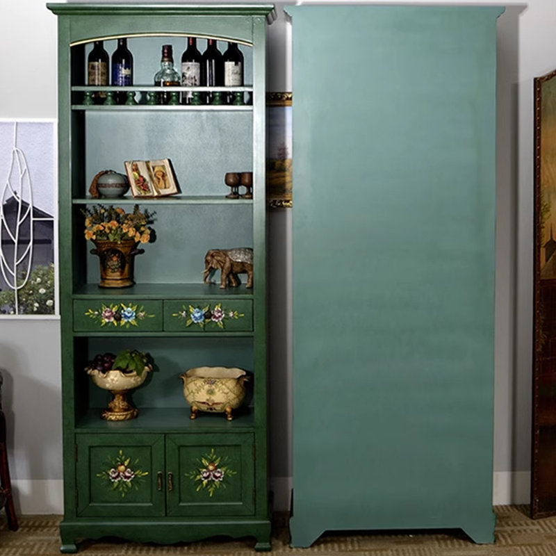 Vert massif + vitrines en bois manufacturé