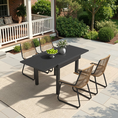 Ensemble de salle à manger d'extérieur extensible en métal pour 4 personnes avec table en aluminium, chaises en résine tressée PE et coussins amovibles