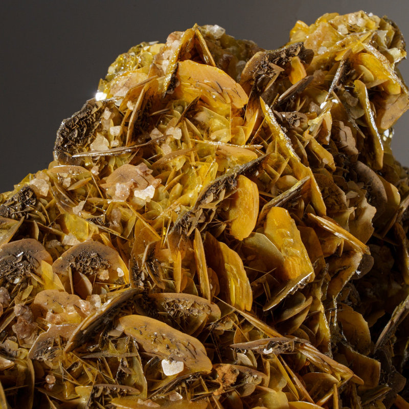 Wulfenite Hand Finishing Natural Stone Crystal Decorative Object
