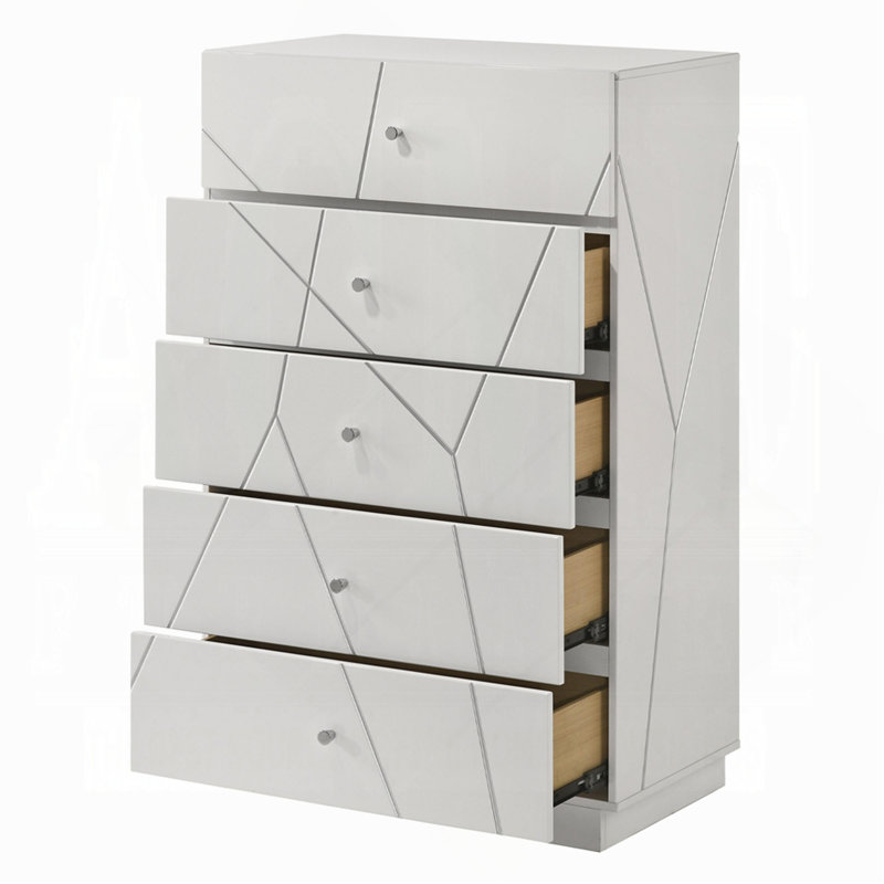 Commode moderne et élégante avec 5 tiroirs de rangement à lignes gaufrées et boutons de métal contemporains